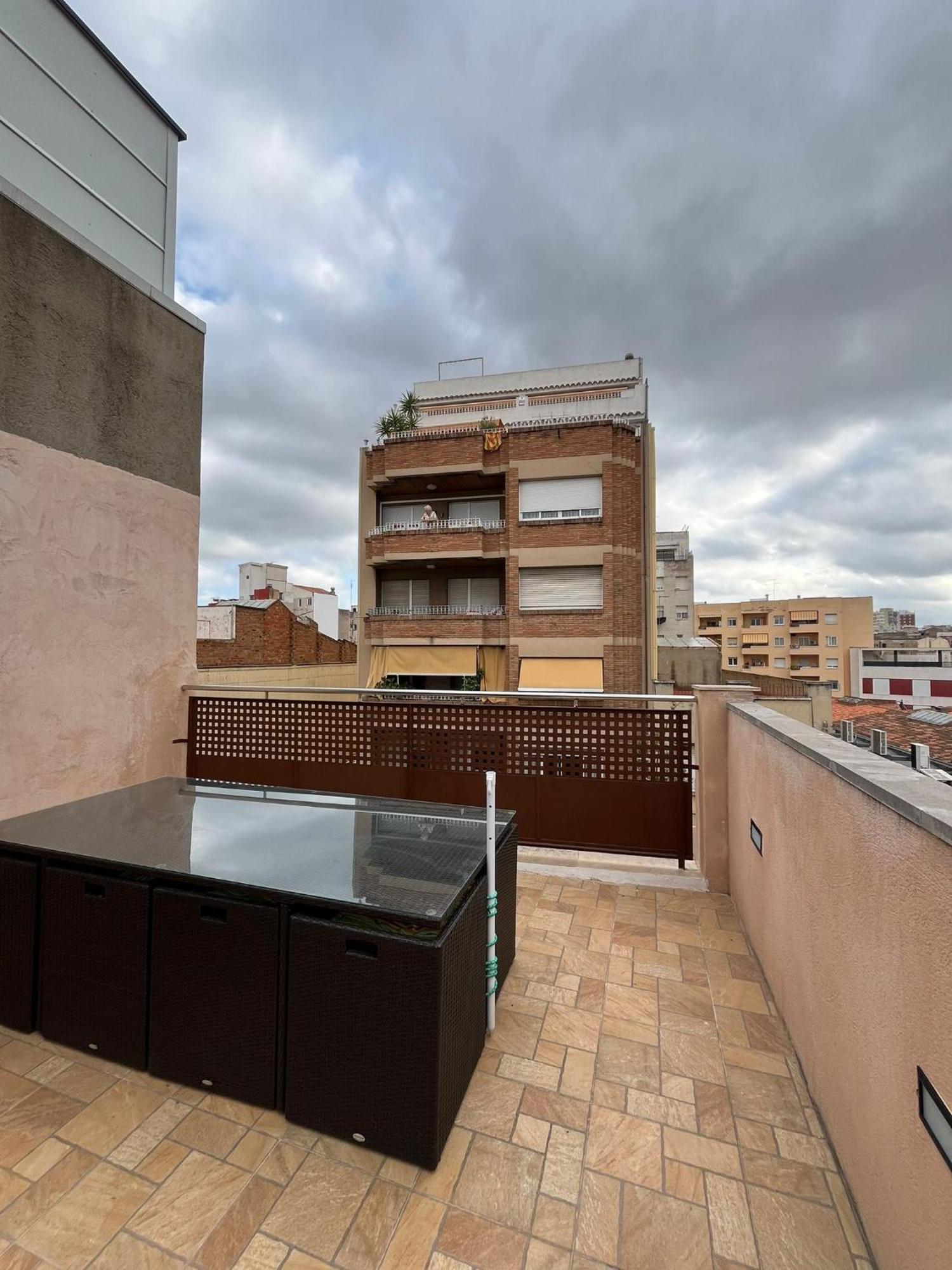 Casa Centrica En Reus Villa Luaran gambar